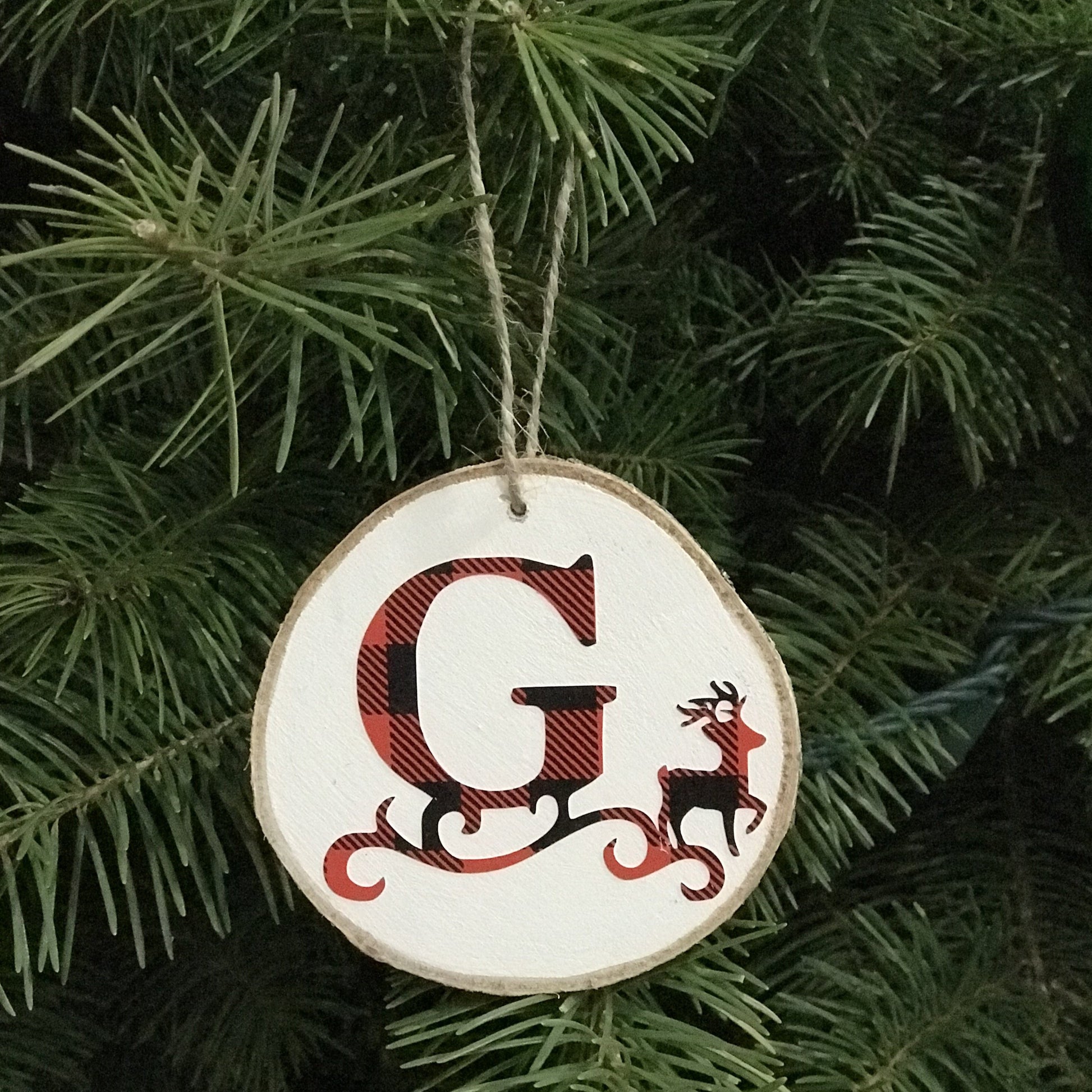 christmas ornament, wood slice, initial, letter ornament, buffalo plaid, red and black, name ornaments, reindeer, letter G