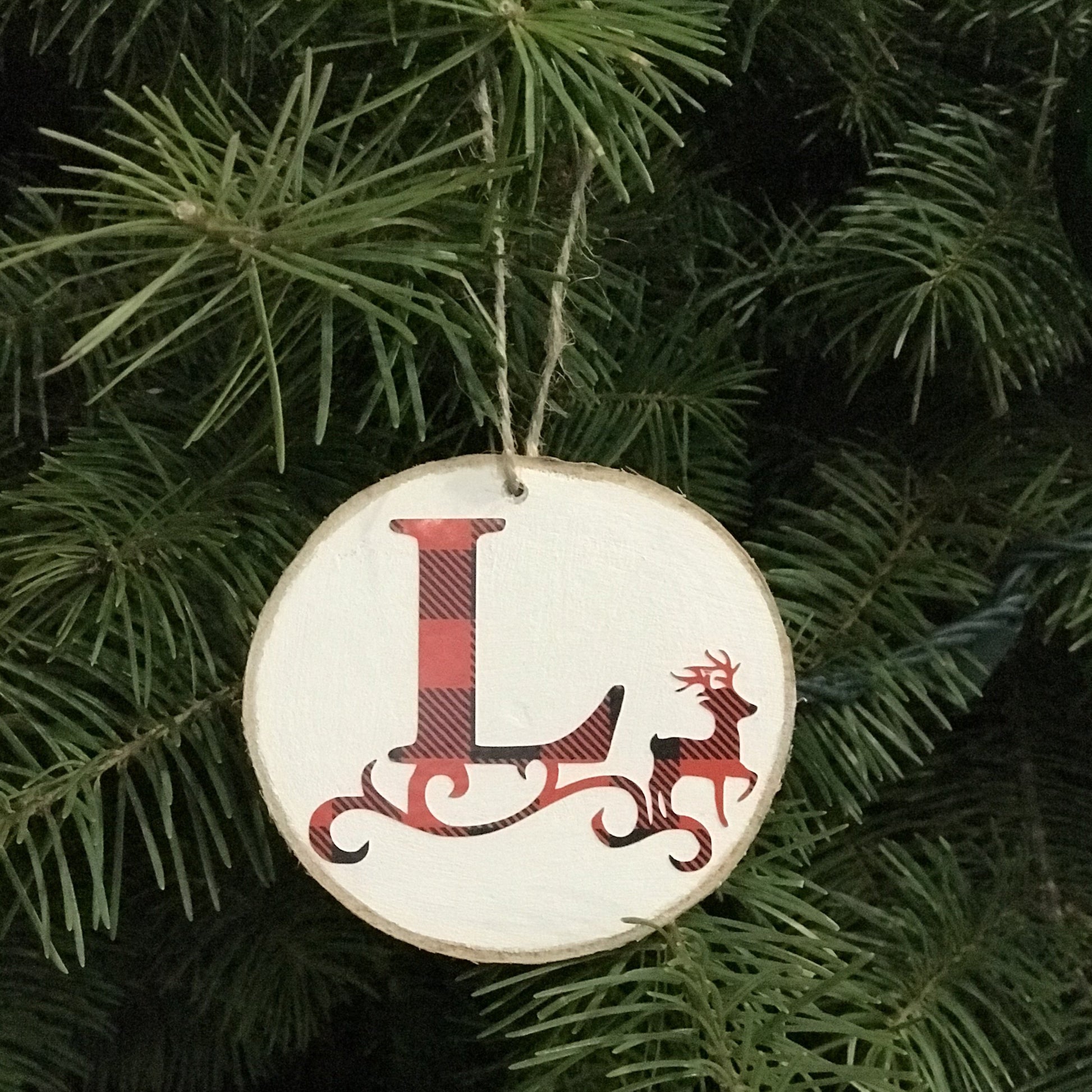 christmas ornament, wood slice, initial, letter ornament, buffalo plaid, red and black, name ornaments, reindeer, letter L