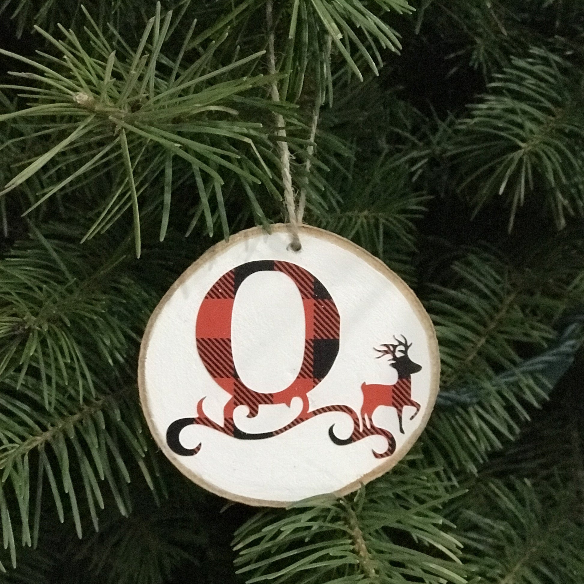 christmas ornament, wood slice, initial, letter ornament, buffalo plaid, red and black, name ornaments, reindeer, letter O