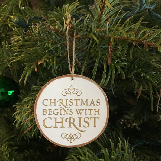 Beautiful  wood slice Christmas ornament. Crafted from birch wood Measures approx. 2.5 -3.5 inches in diameter. No 2 the same.  Background painted in white with "Christmas Begins with Christ" in gold.  Ready to hang with jute rope. 